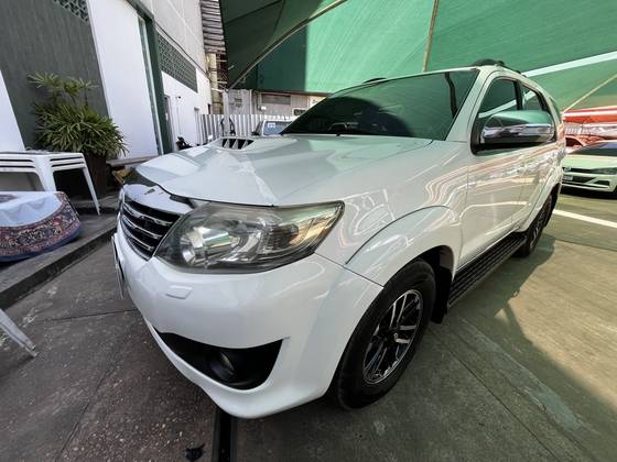 TOYOTA HILUX SW4 3.0 SRV 4X4 16V TURBO INTERCOOLER DIESEL 4P AUTOMÁTICO TOYOTA HILUX SW4 3.0 SRV 4X4 16V TURBO INTERCOOLER DIESEL 4P AUTOMÁTICO